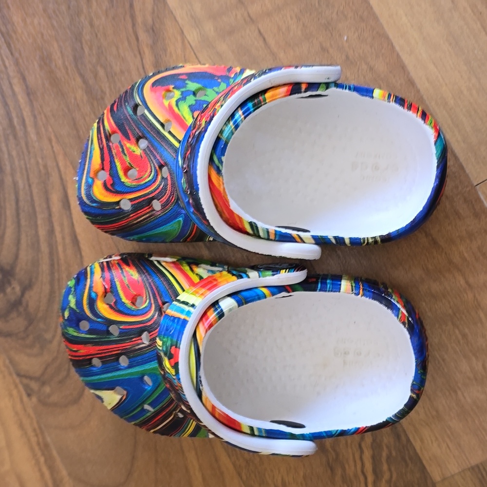 Infant multicolored crocs size 4